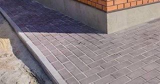 Укладка плитки на отмостку: Цена от 818 руб. в Ленинске-Кузнецком от ТротуарнаяПлитка