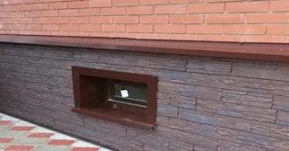 Облицовка цоколя панелями под камень в Ленинске-Кузнецком в октябре