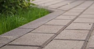 Профессиональная укладка тротуарных дорожек в Ленинске-Кузнецком в октябре