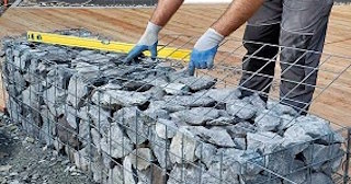 Устройство подпорной стенки из габионов в Ленинске-Кузнецком в октябре